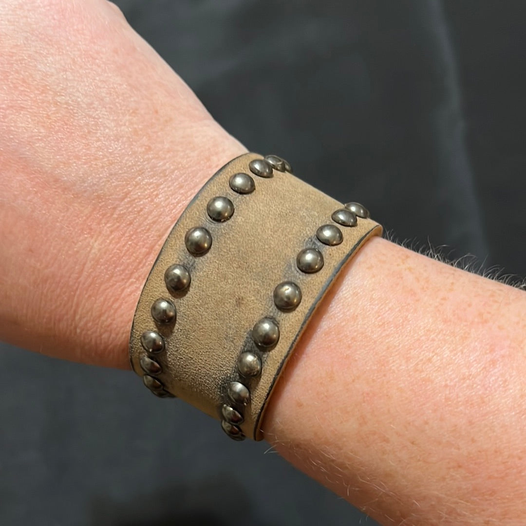 Leather buckle bracelet