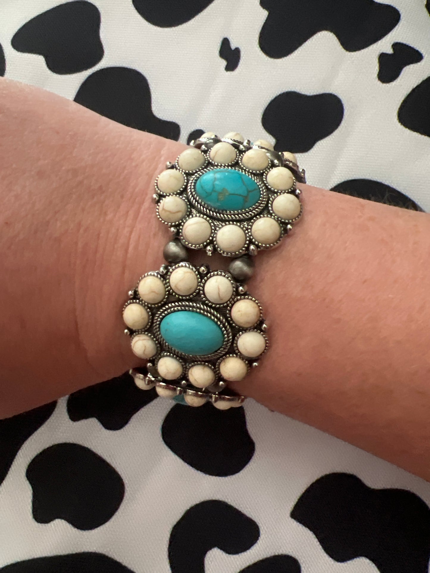 Turquoise and cream stone stretch bracelet